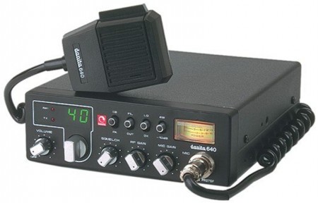 Tranceptor CB27 con diseño 'retro' (foto cortesía Danita Electronics) Tranceptor CB27 con diseño 'retro' (foto cortesía Danita Electronics)