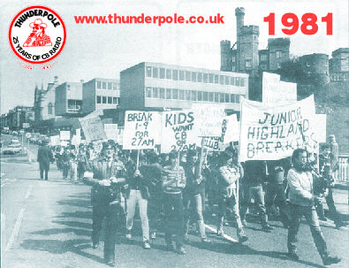 1981. Marcha de cebeístas en Edimburgo deseando el reconocimiento legal del uso de la Banda Ciudadana