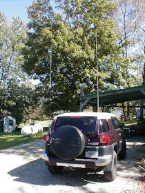 Antena CB de látigo en una pick-up.