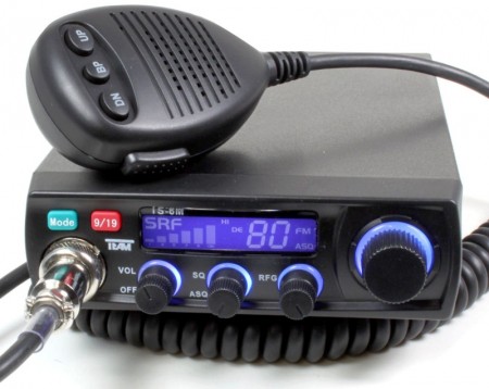Un sencillo transceptor móvil de Banda Ciudadana CB27 (foto cortesía 9Neuner) Un sencillo transceptor móvil de Banda Ciudadana CB27 (foto cortesía 9Neuner)