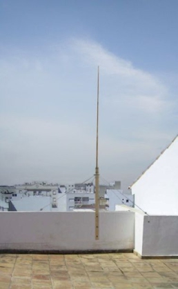  Antena Ground-Plane de 1/4 de onda realizada en tubo de cobre de fontanería.