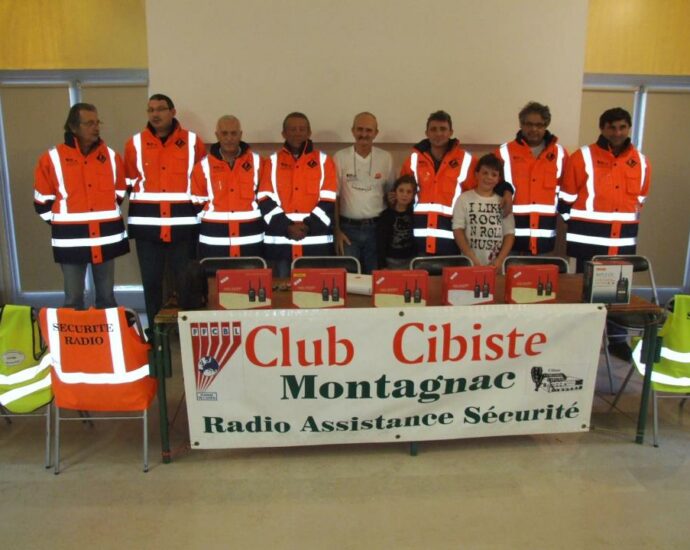 Miembros de un club cebeísta francés perteneciente a la FFCBL/SER