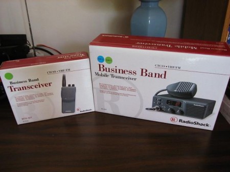 Un equipo portátil y otro móvil para el servicio MURS de Estados Unidos Un equipo portátil y otro móvil para el servicio MURS de Estados Unidos