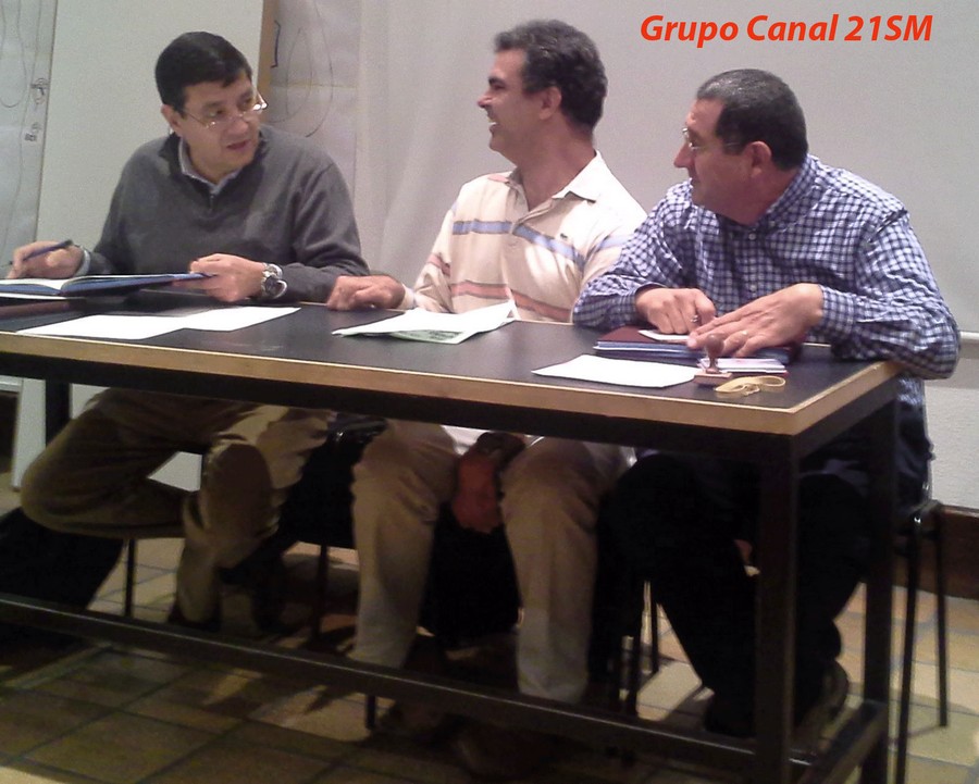 Miembros del Grupo Canal 21 Sierra de Madrid en asamblea