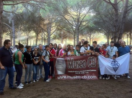 Jóvenes, radioaficionados y cebeístas, en una jornada de convivencia campestre.