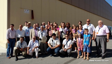 Asistentes al descubrimiento de la placa de la calle Radioaficionado de San Roque (Cádiz) en septiembre de 2008.