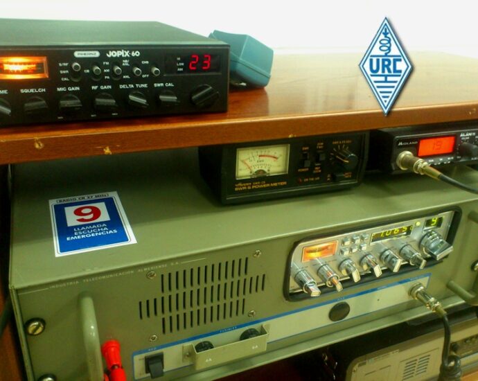 Estación permanete de CB instalada en la nueva sede de URC.