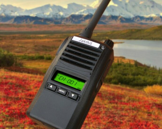 69 MHz, exenta de licencia, móvil, base o portátil, hasta 25 w.