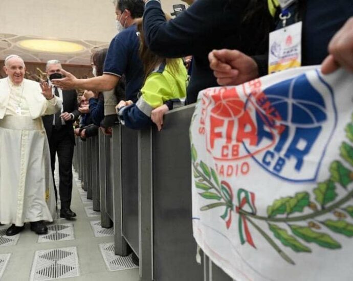 El papa Francisco recibe a cebeístas italianos.