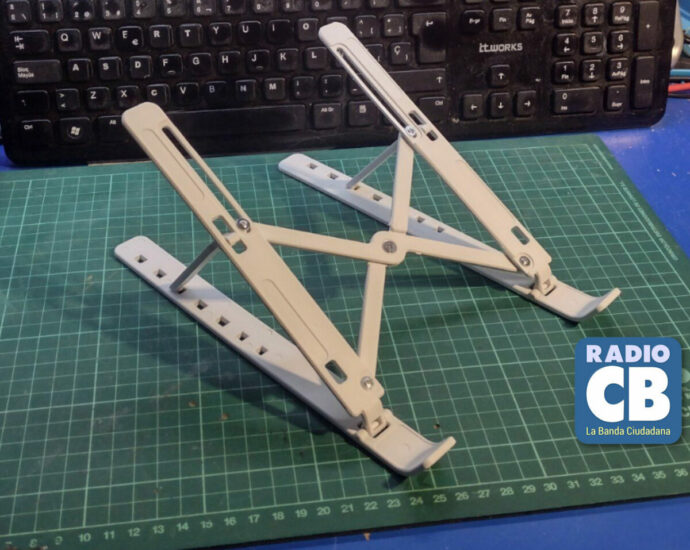 Soporte-base para ordenador, tableta y CB.