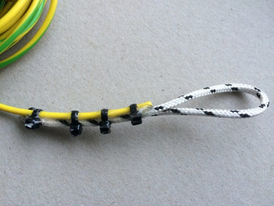 Antena de media onda para CB alimentada por el extremo.