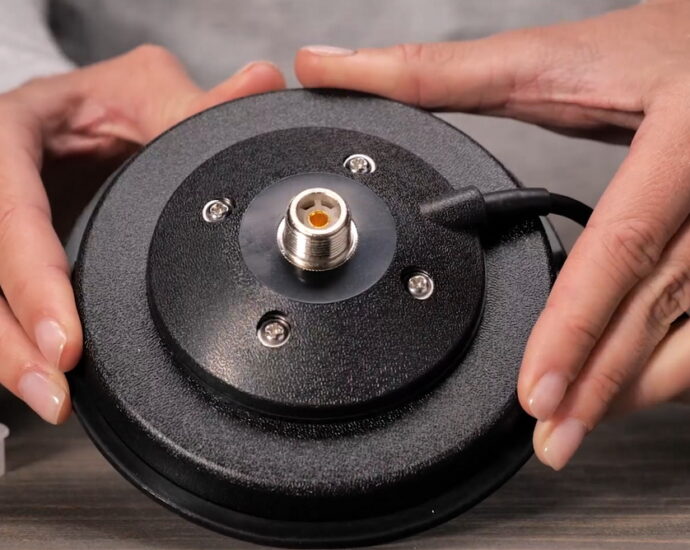 Base magnética para antena de CB.