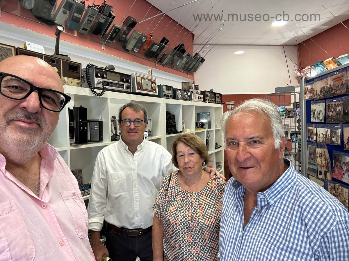 José María Yagüe y la familia Letamendía. Jamie Letamendía, el fabricante e inventor de la marca española Carkit, que tantos equipos hizo y que fue fundamental para en los años 70 promover la radio en Banda Ciudadana.